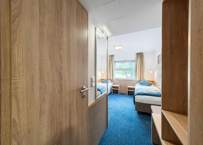 Botel Racek 3*
