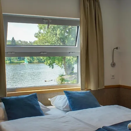 Racek Hotel na wodzie 3*