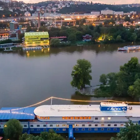 Hotel na wodzie Racek Praga