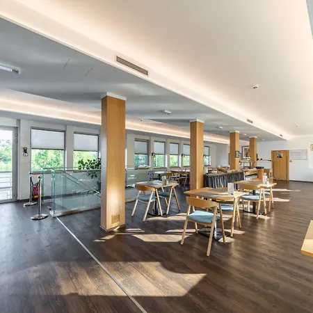 Hotel na wodzie Racek 3*
