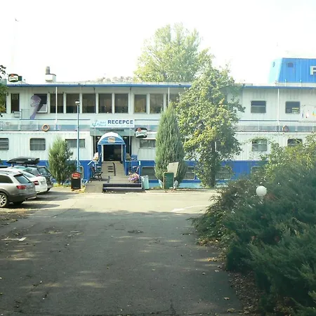 Racek Hotel na wodzie 3*