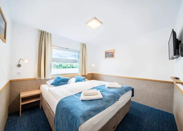 Botel Racek 3*