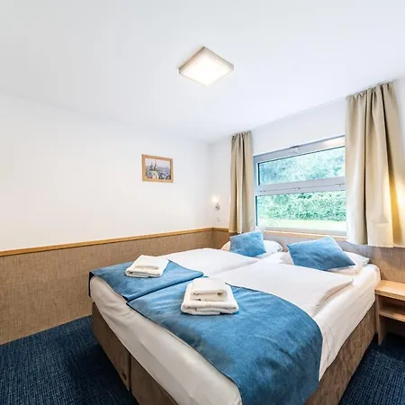 Botel Racek 3*