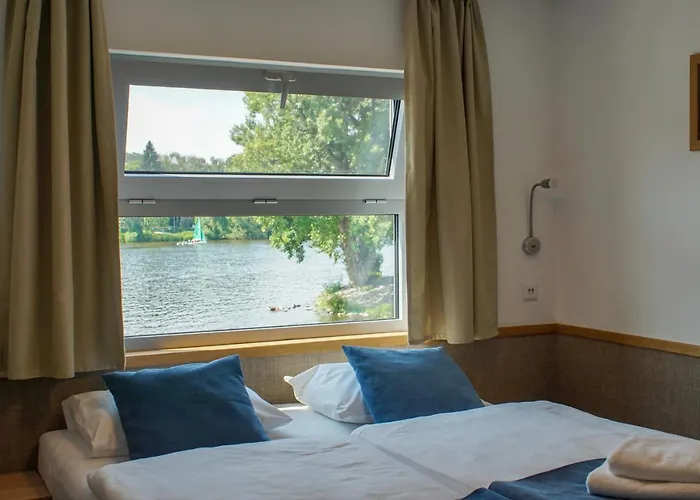 Racek Båthotell 3*